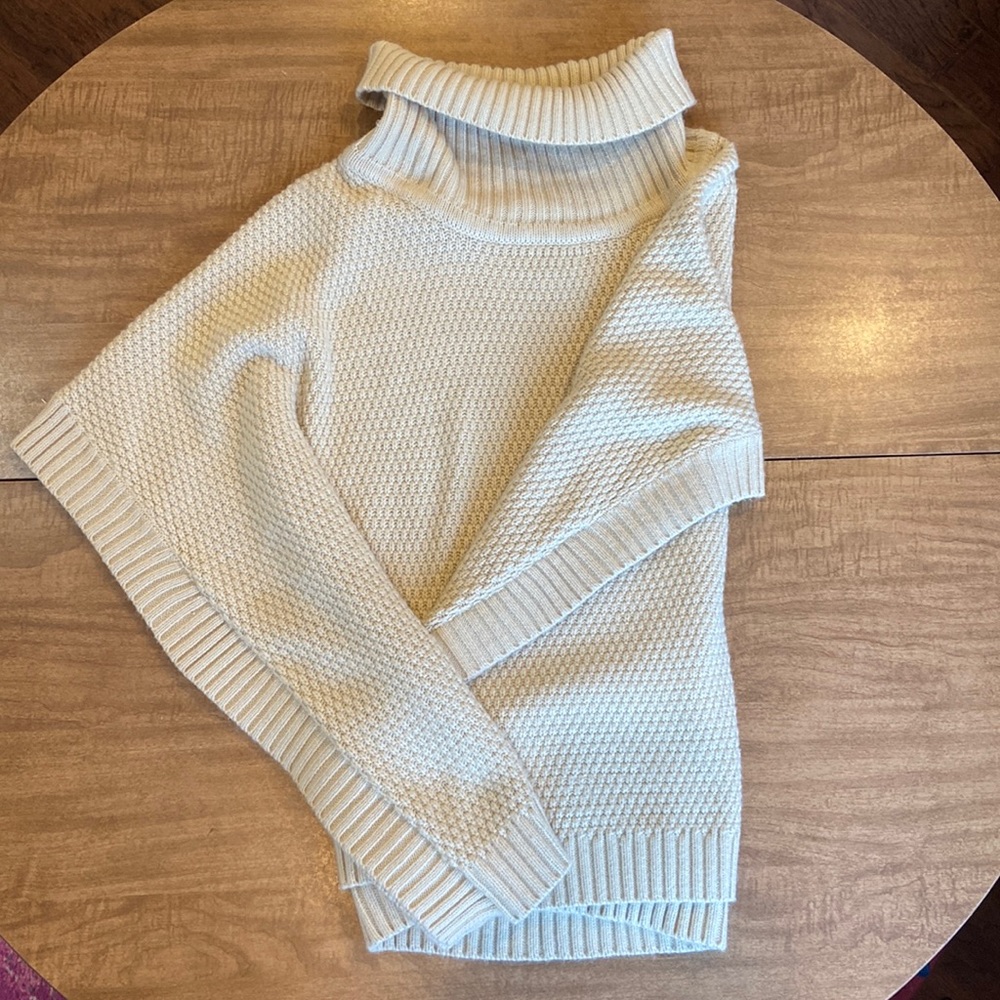 Chunky knit cream colored women’s poncho. Very warm and cozy!